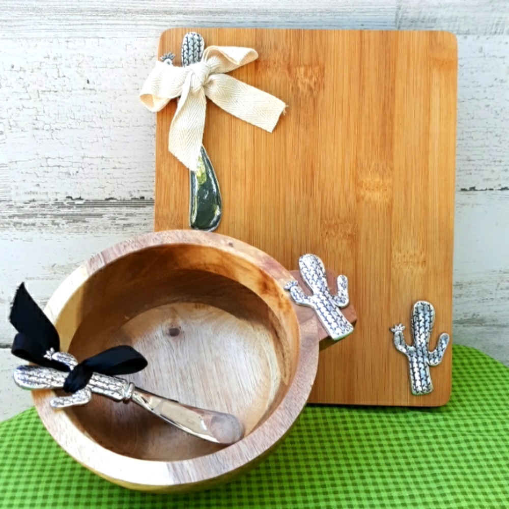 NWT BOSTON INTERNATIONAL CUTTING BOARD AND SERVING BOWL SET